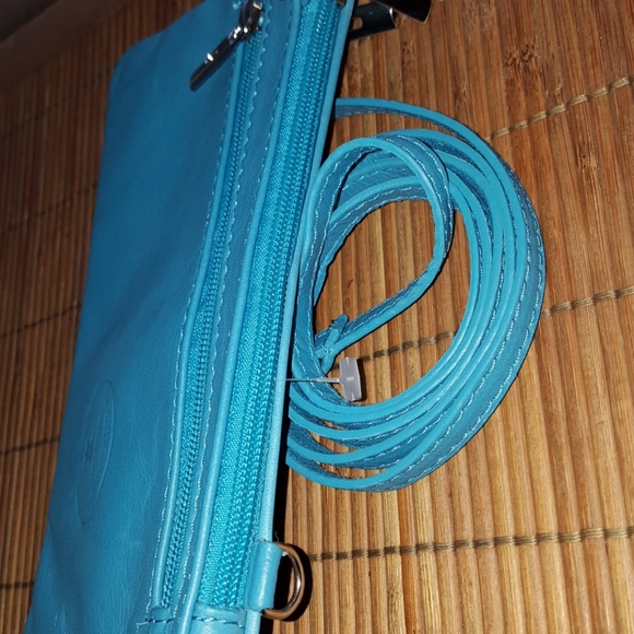 L' Artigiano leather wristlet/crossbody - Picture 4 of 7